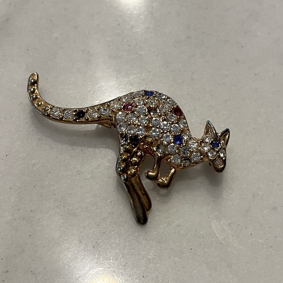 Gold toned and rhinestone studded kangaroo brooch - Picture 2 of 4